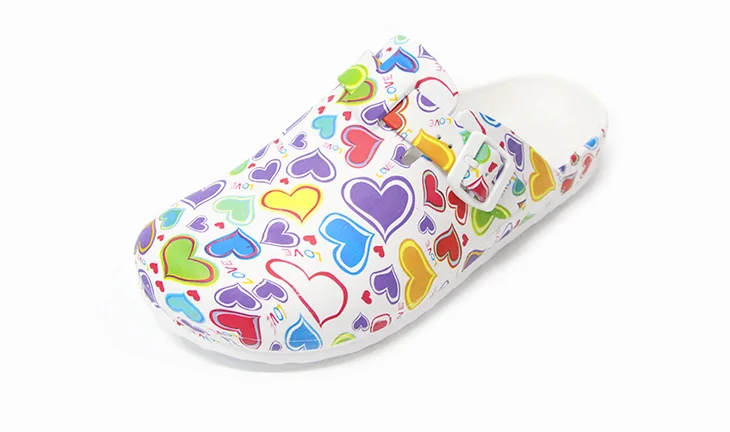 Hot selling  2017 New pattern design heart Printing mens soft shoes garden medical clogs