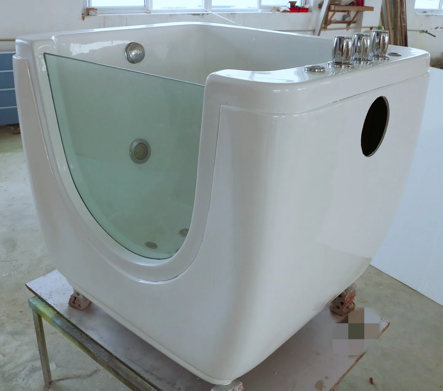 SINGLE GLASS BATHTUB
