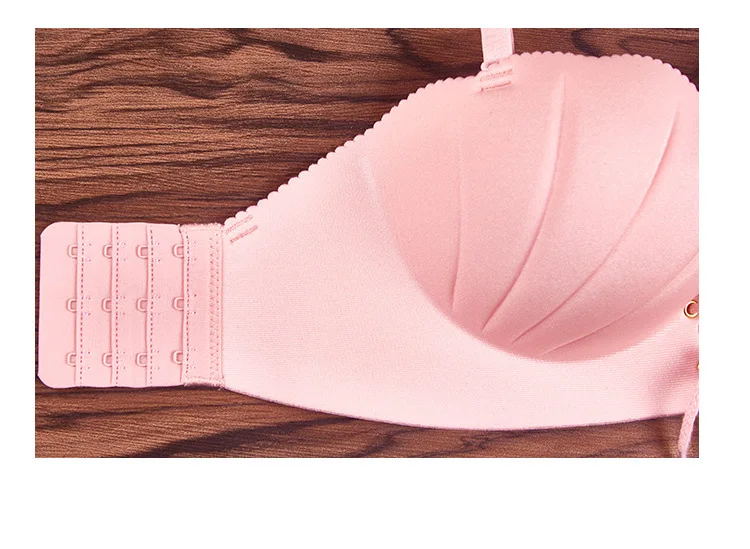 A piece of seamless invisible underwear shell sexy silicone pull rope bra