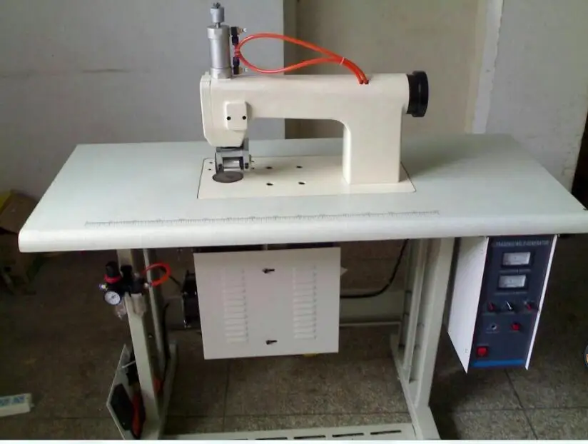 lace sealing machine.jpg