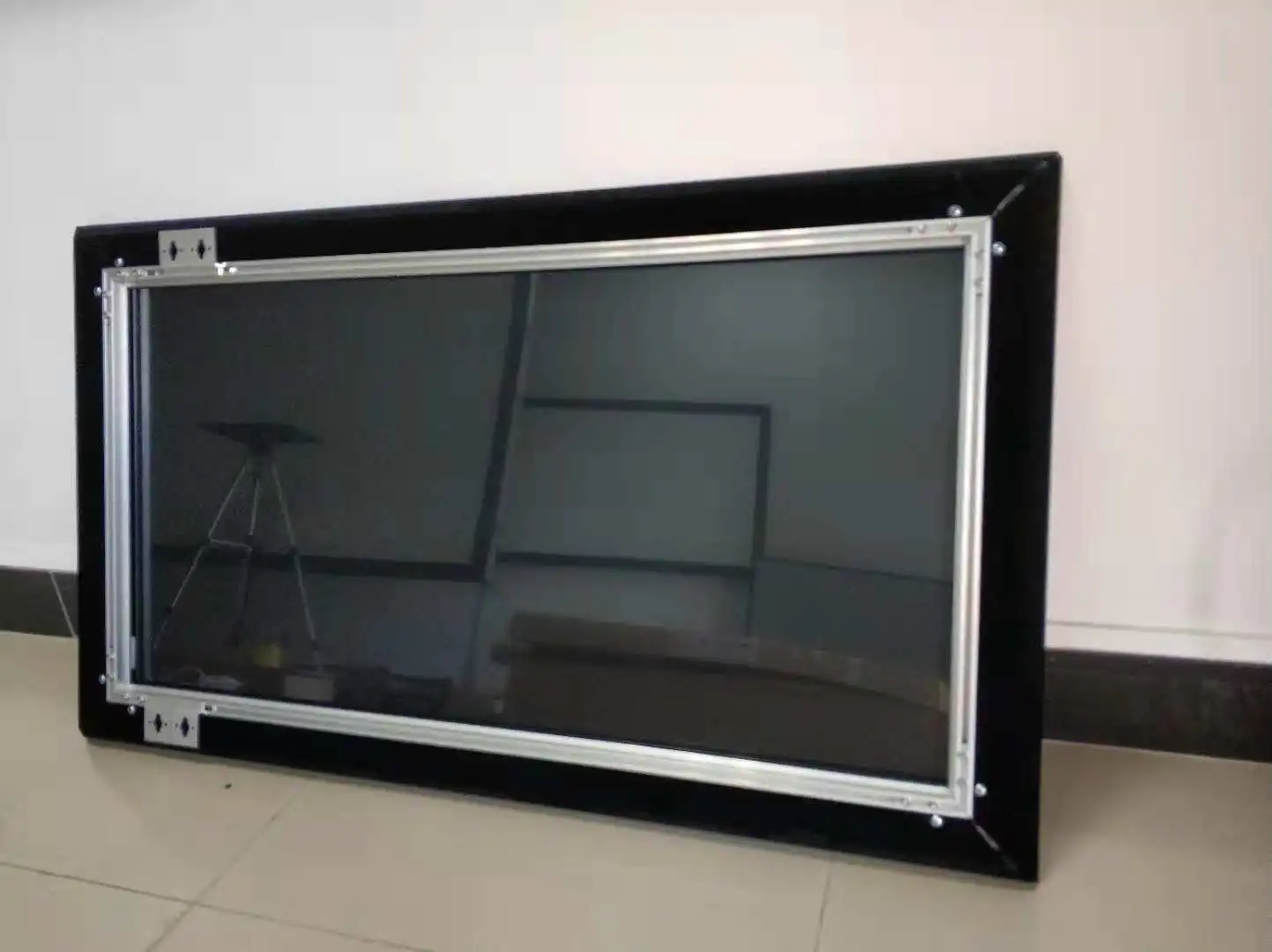 Alr ust экран. Экран для проектора 197 дюймов. Напольный проектор. Alr ust экран. Alr экран кактус.