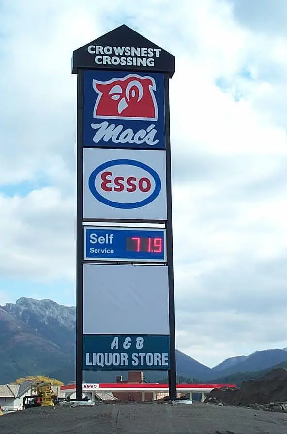 Outdoor waterproof customized design led petrol price sign Large outdoor LED Pylon Gas Station Signs