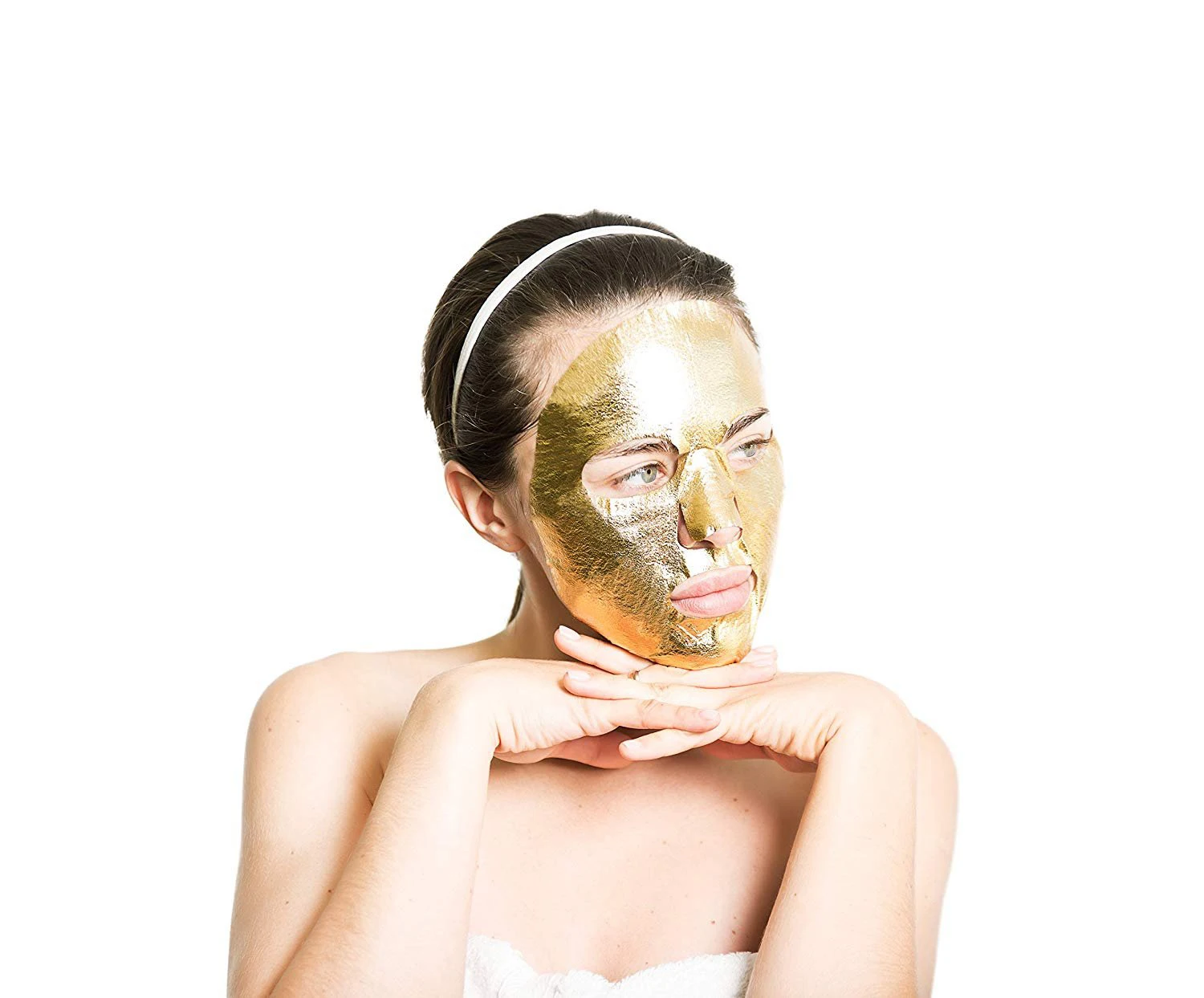 Корейские золотые маски. Золотая маска для лица. Маска для лица золото. Корейская Золотая маска для лица. Девушка с косметической маской на лице.