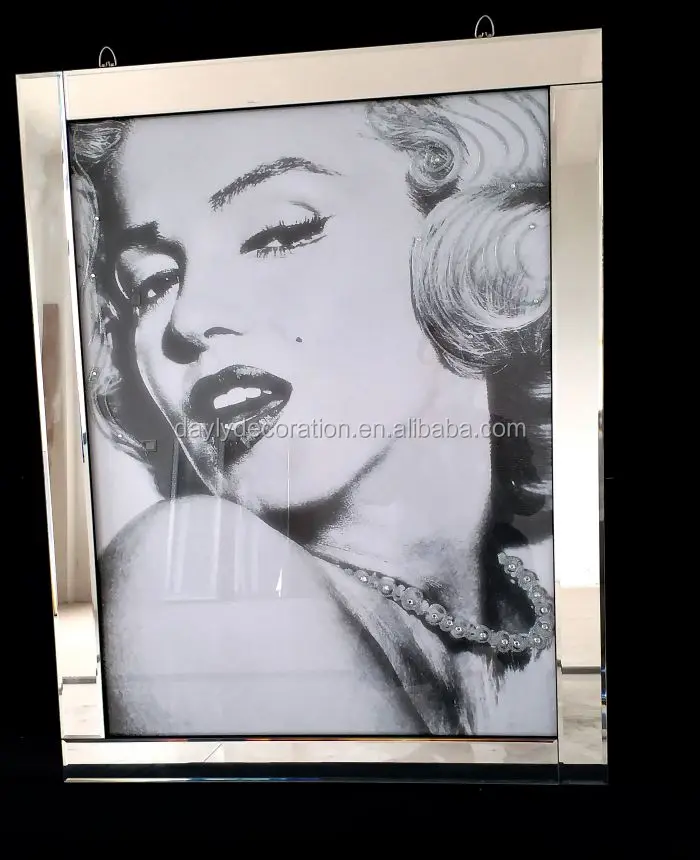 
marilyn monroe shining necklace picture frame 