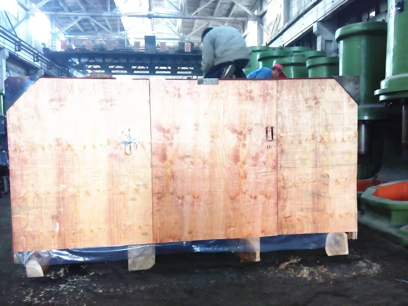 Mobile charging manipulator for loading