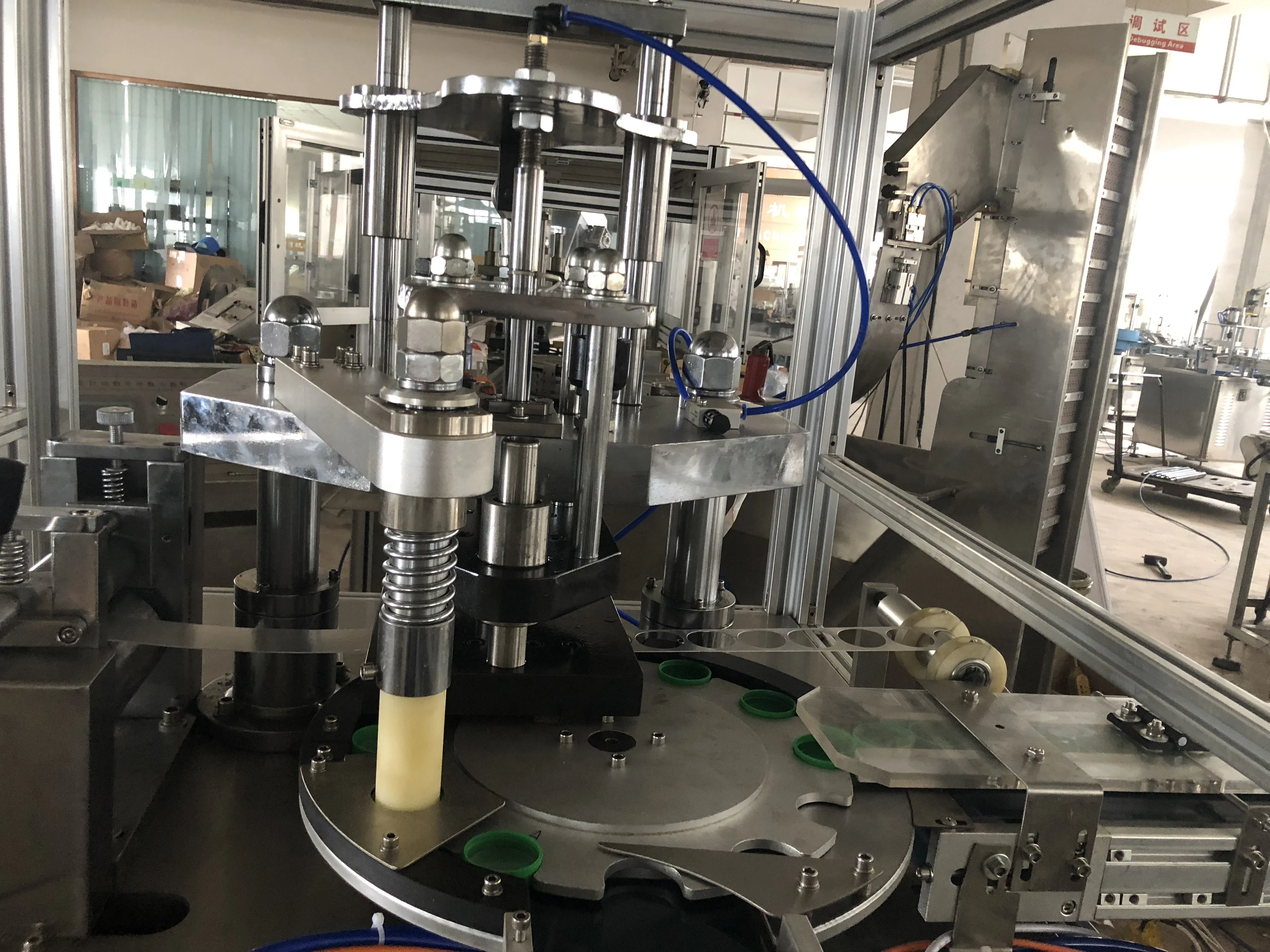 
Cap foil Liner lining wadding Punching cutting Inserting assembly Machine 