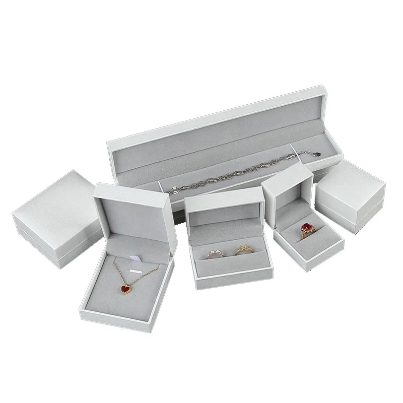 

Stock luxury proposal jewelry box jewelry ring box jewelry box velvet
