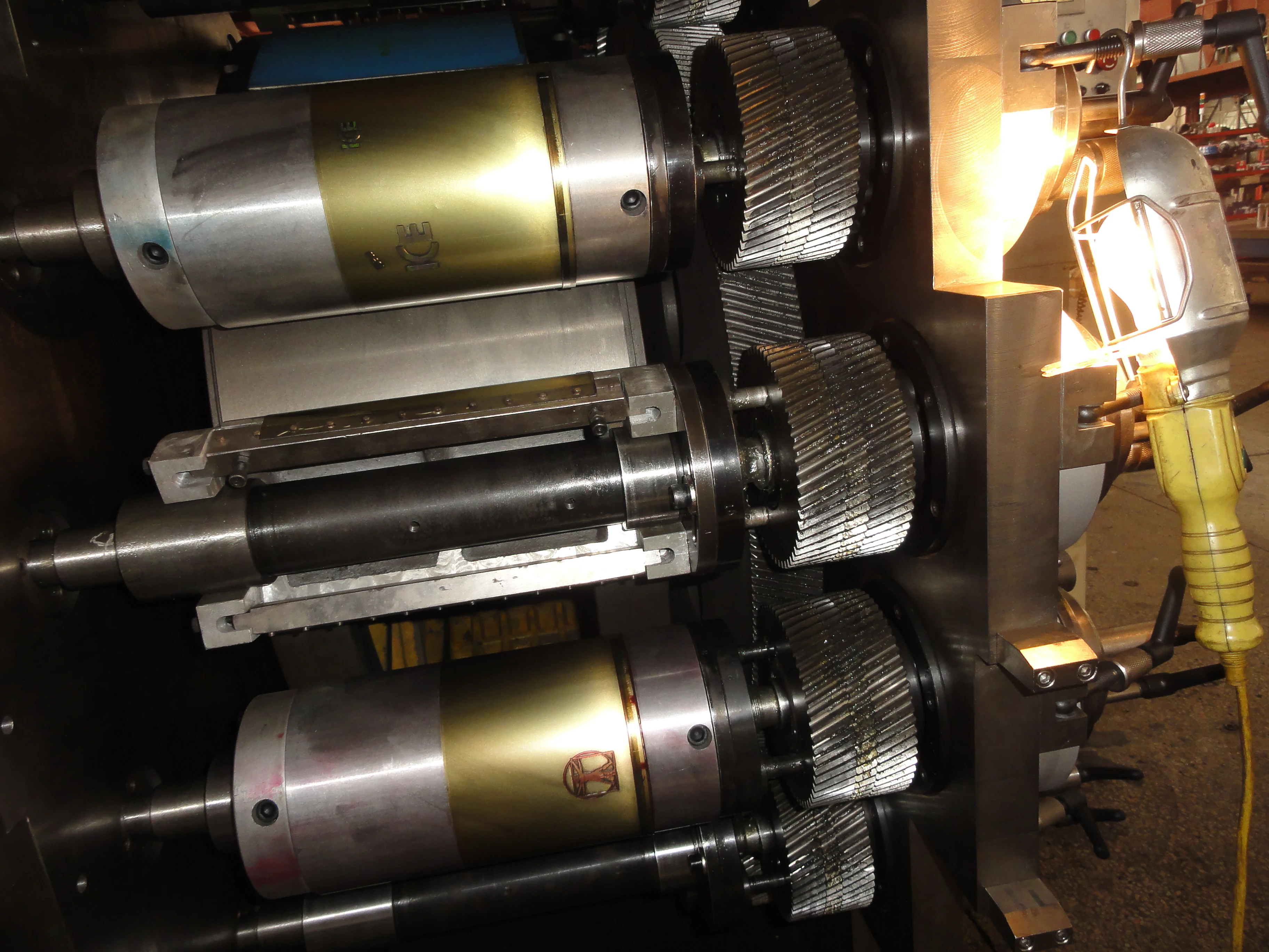 
ALUMINIUM CAN PRINTING MACHINE FOR ALUMINUM BOTTLE IN ALUMINUM MONOBLOCK CAN LINE 