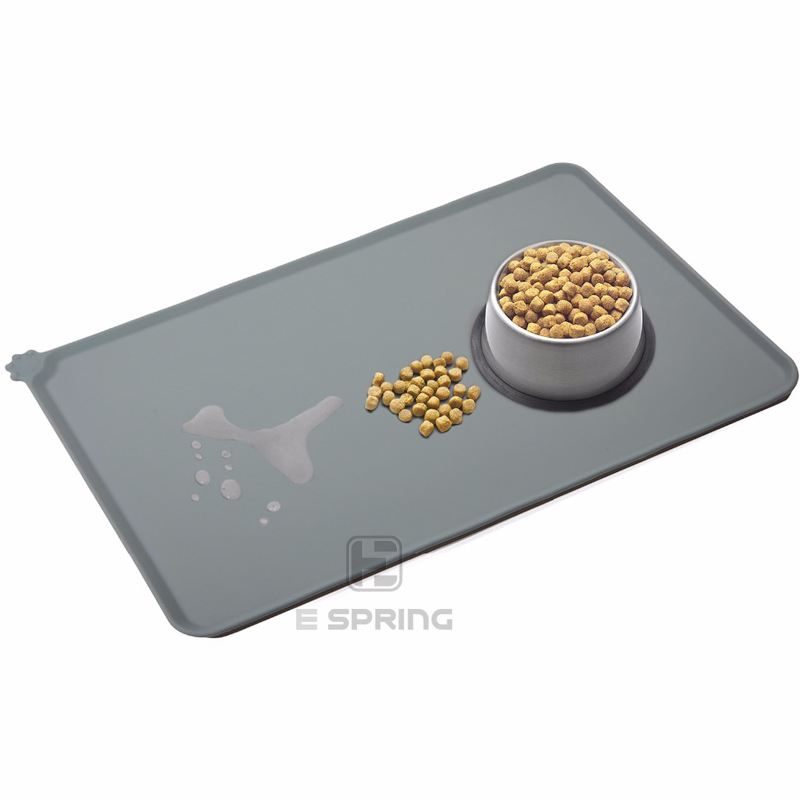 

Non-sticking Paw Shape Silicone Pet Mat Large Size Silicone Pet Food Dog Mat
