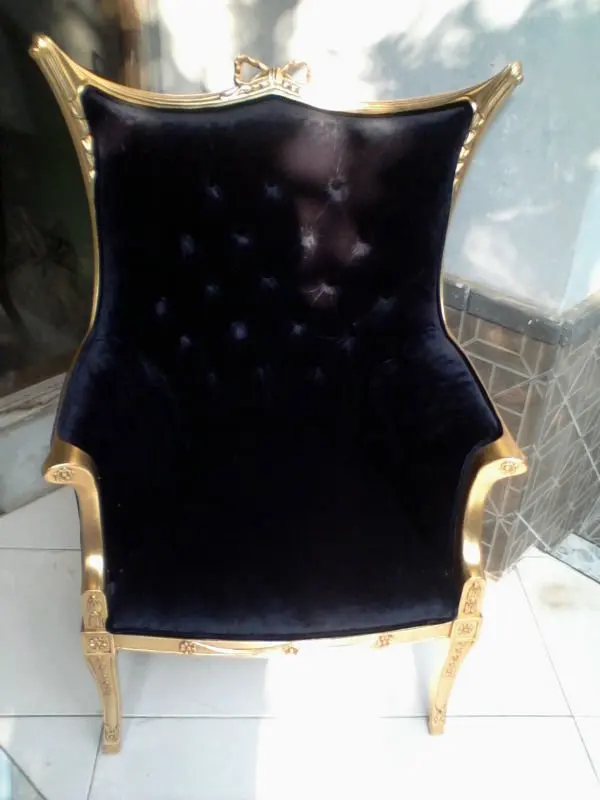Dracula-arm-chair.jpg