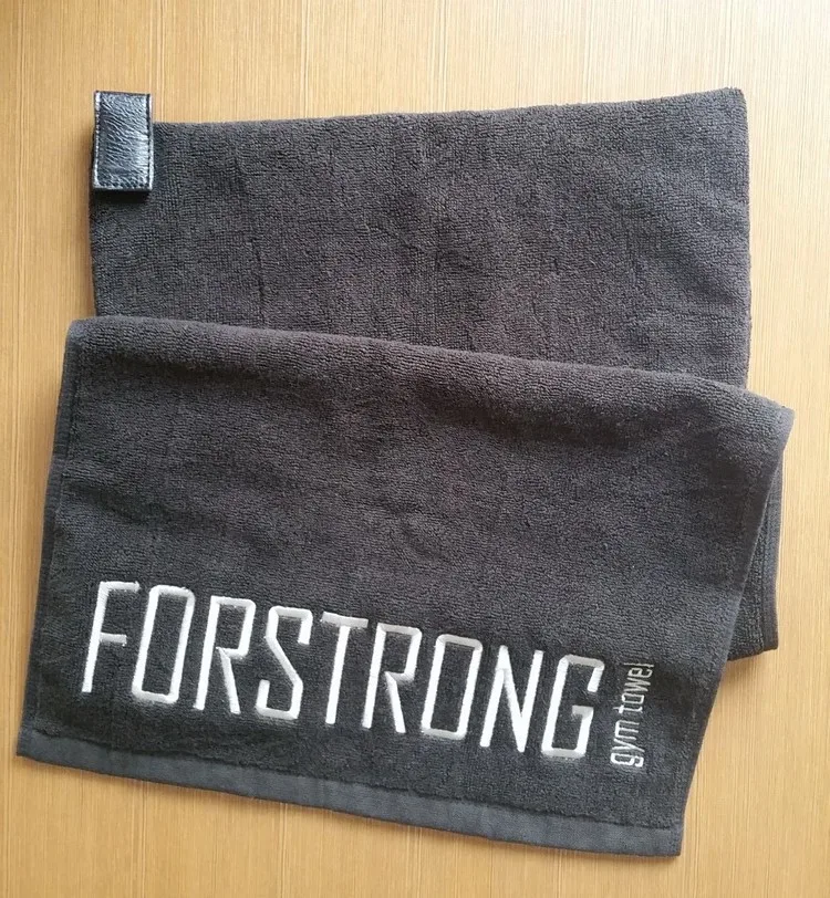 sports towel with zip pocket