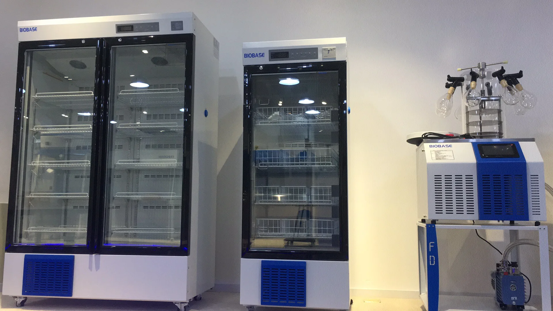 LKV 3910 лабораторный холодильник