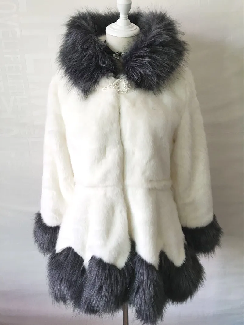 Plus Size Winter Coats Women 2018 New Luxurious Faux Fur Coat High Quality Silver Fox Fur Collar Hooded Jacket Long Overcoat