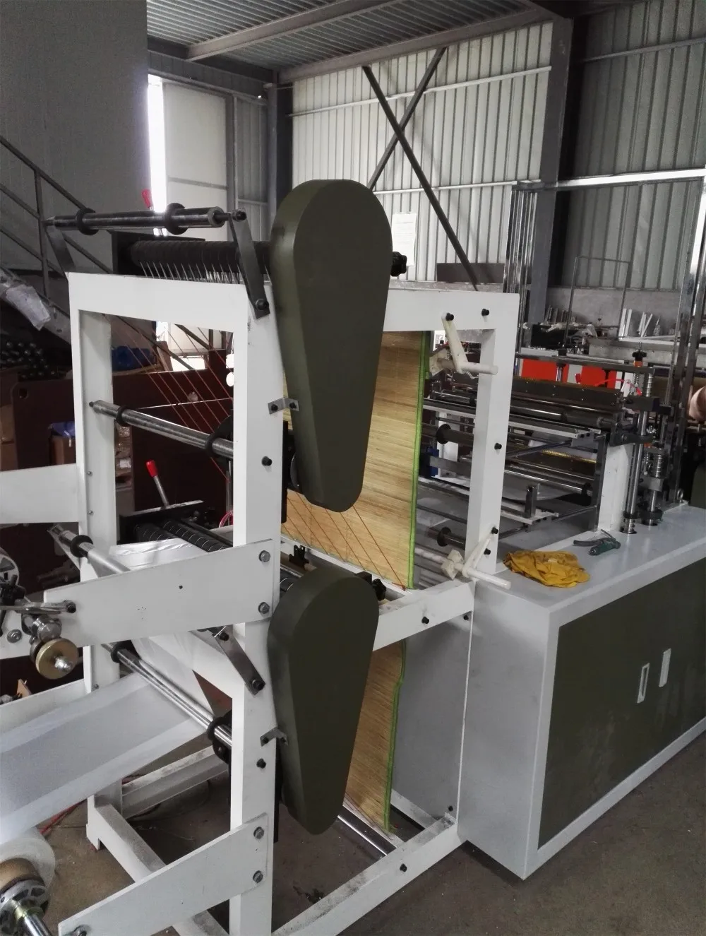 Two Layer Point Cutting Polypropylene Machine Rolling Plastic Bag Trash ...