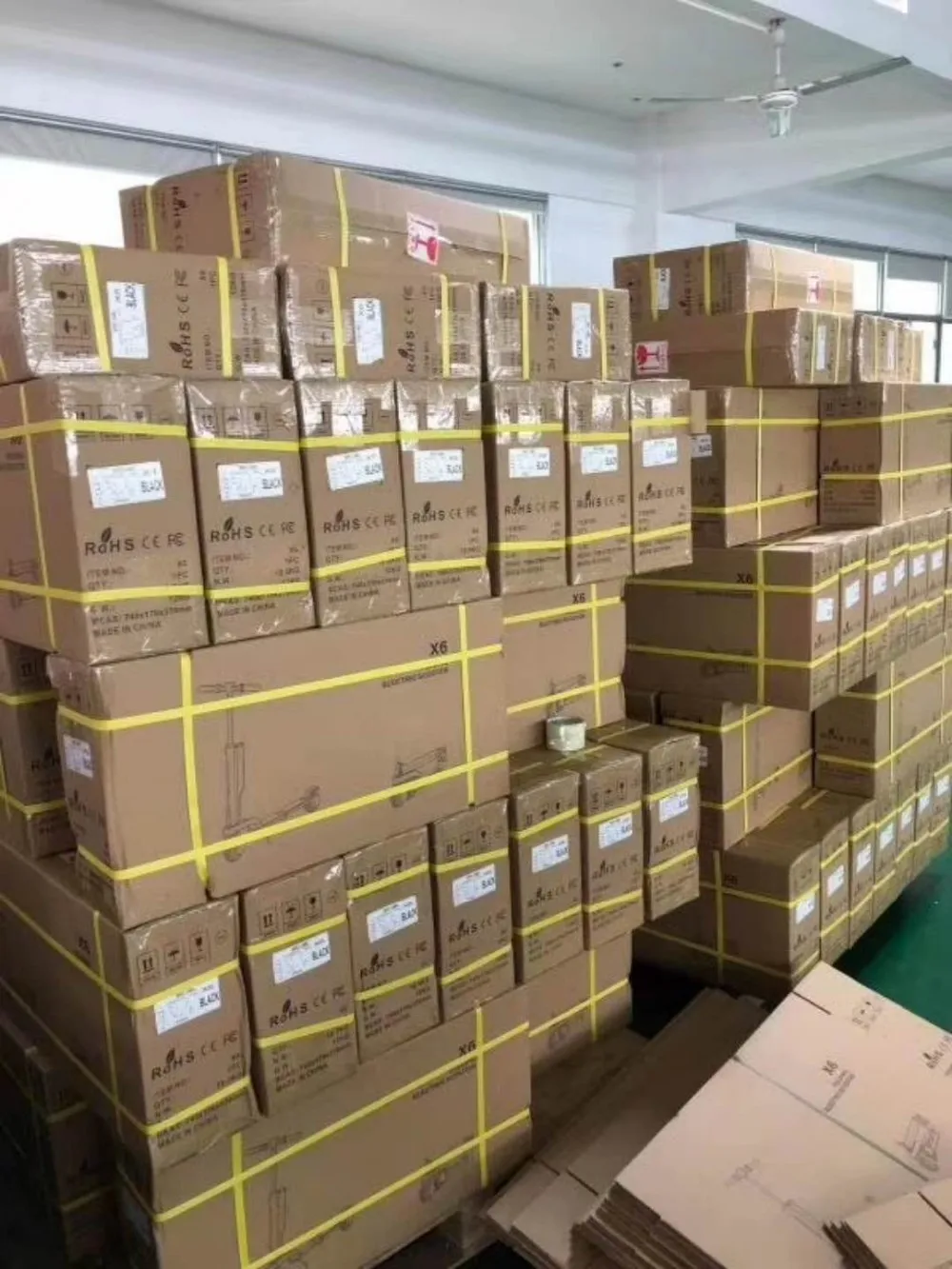 深圳批发经销商 2018 电动折叠迷你滑板车独特设计