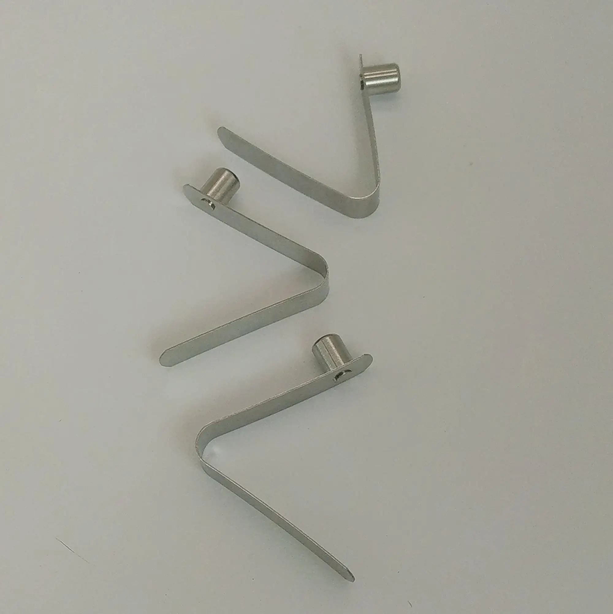 High Quality Stainless Steel One Solid Rivet Button Flat V Shape Spring