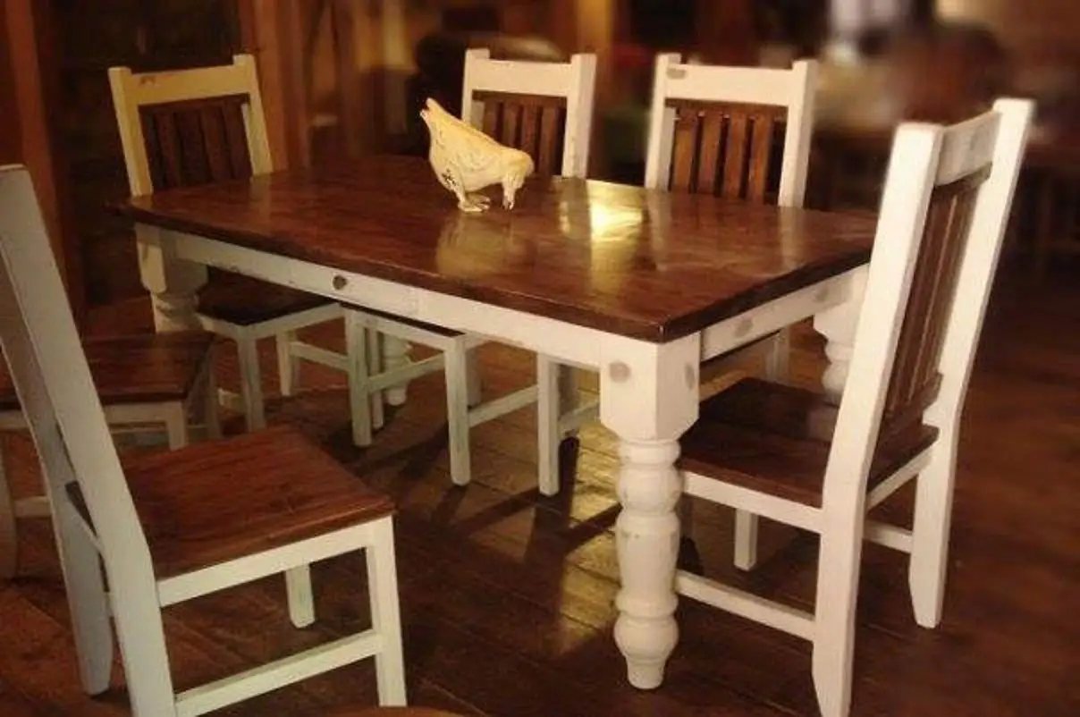 Стол буро. Белый стол с деревянными ножками. Белый столик с деревянными ножками. Стол коричневый деревянный. Обеденный стол в стиле Кантри.