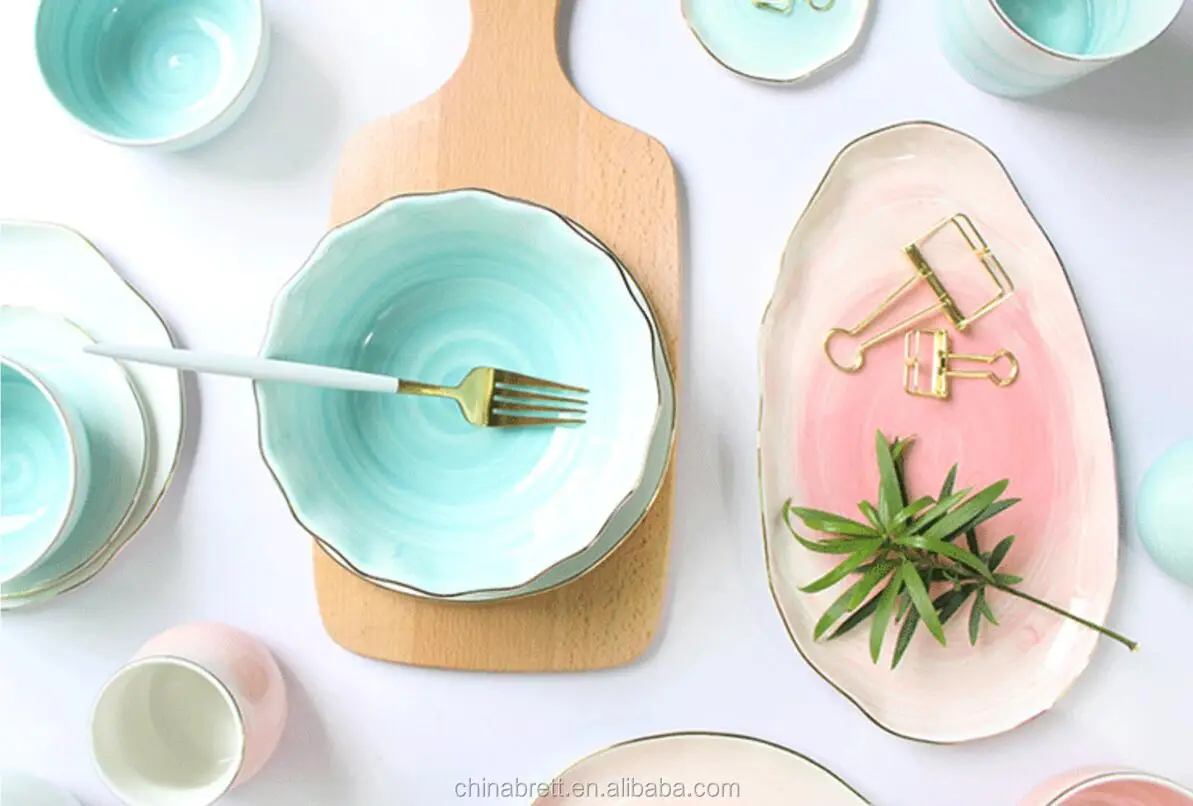 Colored European Style Porcelain Dinnerware Set With Gold Rim