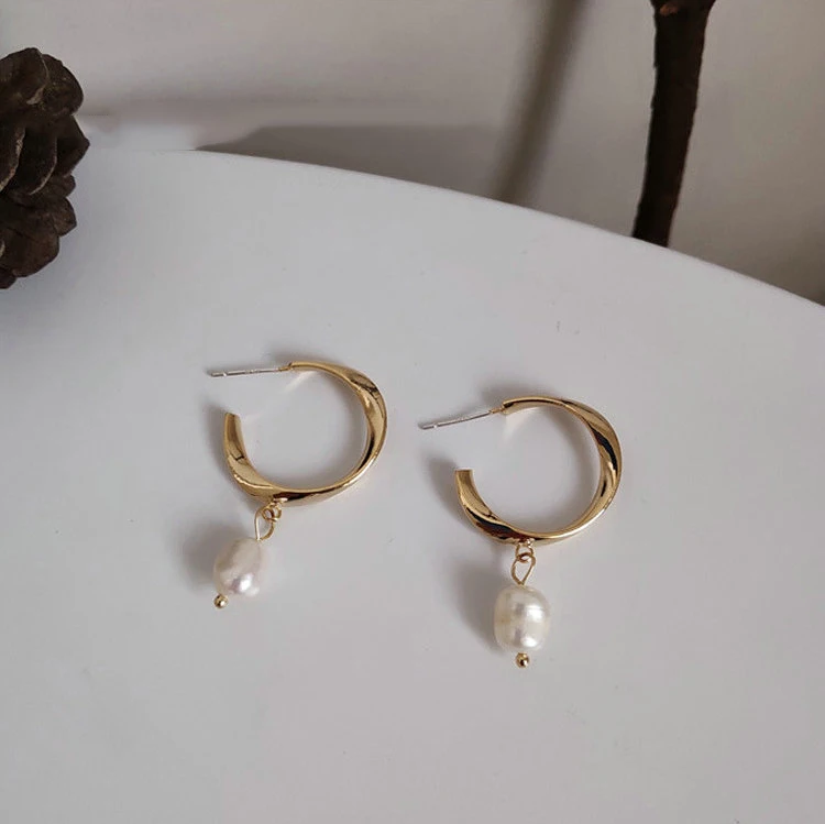 

18K gold plated brass handmade twist C shape earrings with freshwater pearl