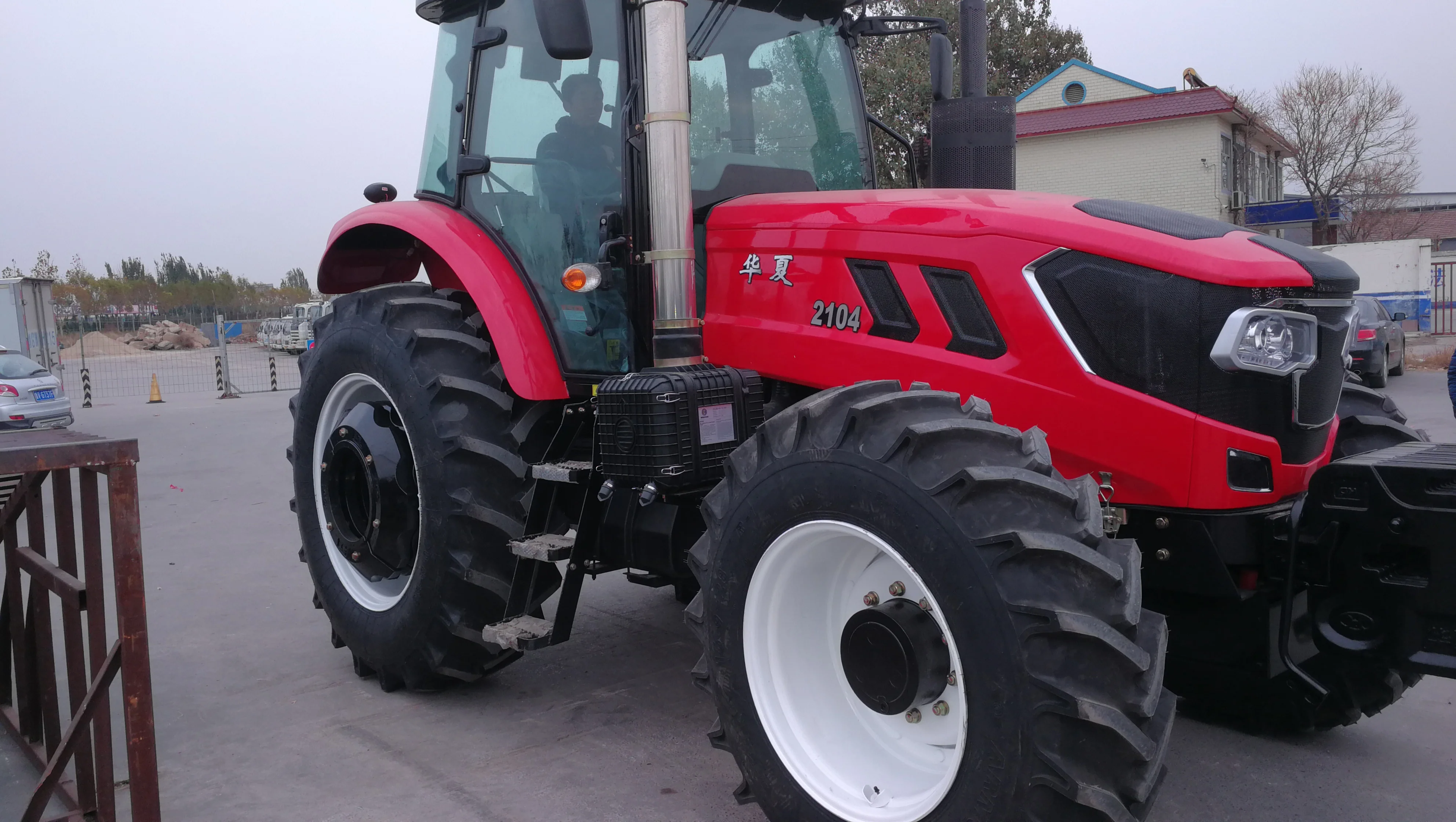 来自中国制造商的华夏紧凑型优质农用拖拉机