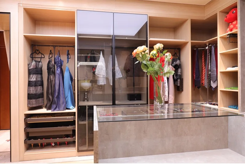 Красивые стильные шкафы. Туши шкаф. Тушь кисточка. Черно белая тушь для ресниц. Стильный шкаф.