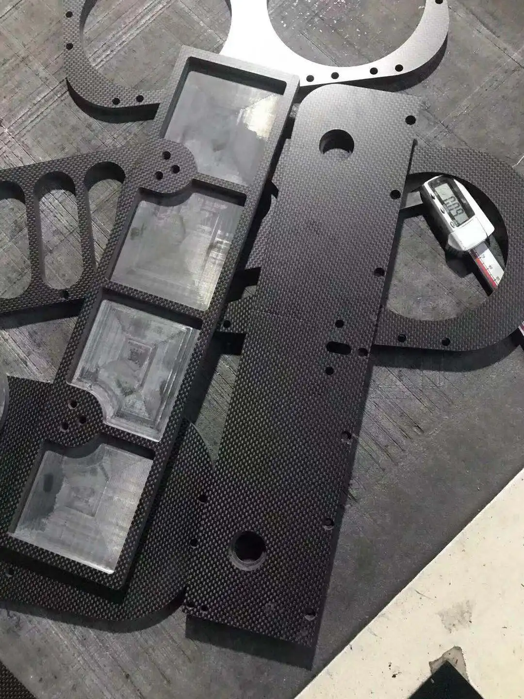 
1mm 1.5mm 2mm 3mm 4mm 5mm 6mm custom made carbon fiber frame application cnc carbon fiber sheet / plates parts 