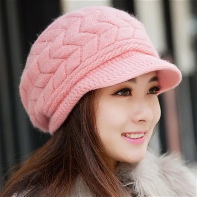 Вязаная шапка для зимы женская