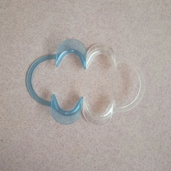 

2019 hot sell blue C shape teeth whitening cheek retractor, Clear;blue