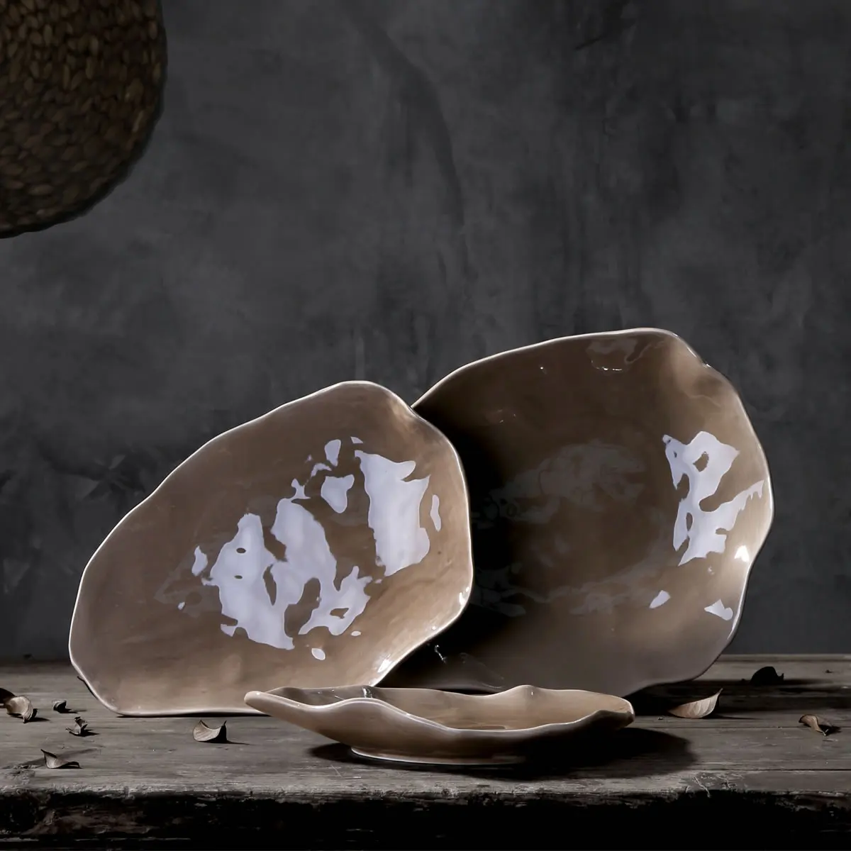 

Wholesale high quality 9 inch irregular shape ceramic plates handmade,Fine porcelain dinner plates for restaurants