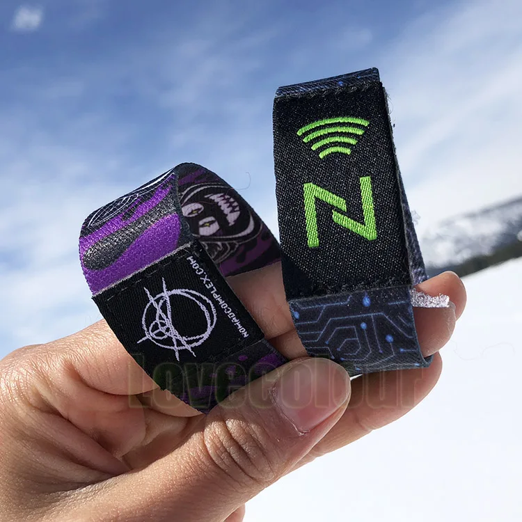 elastic wristband 15