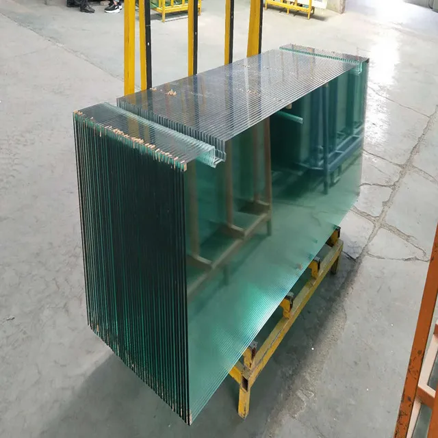 8mm10mm12mm ملون و لون واضح حافة مصقولة السلامة المقسى تشديد الزجاج