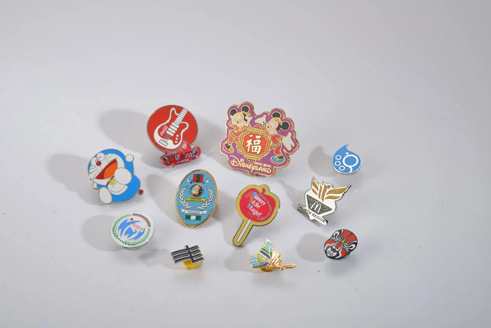 花式软珐琅定制标志金属徽章制造商