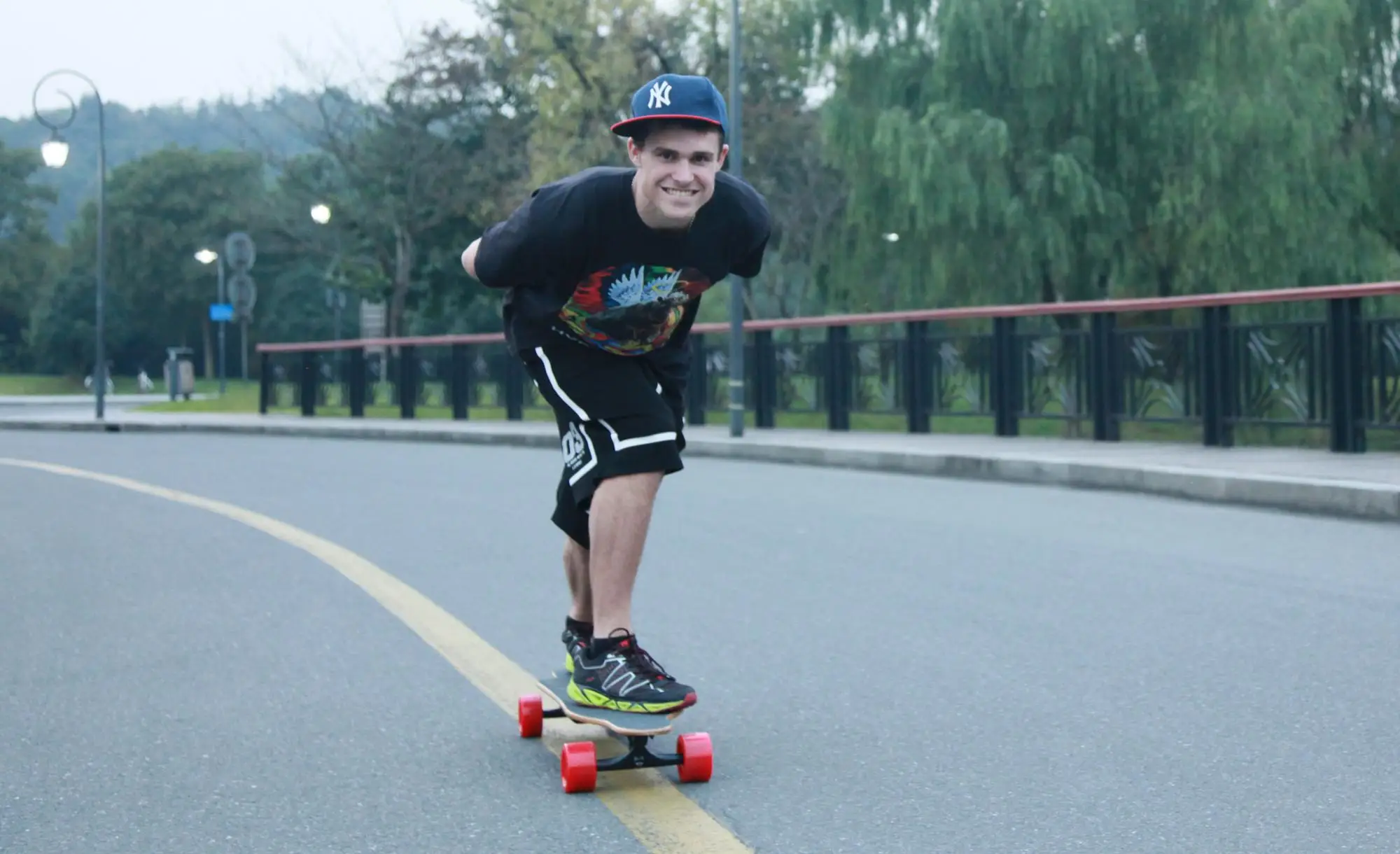 30kmh 精心设计的展开运动滑冰 vesc 控制器电动滑板为成人