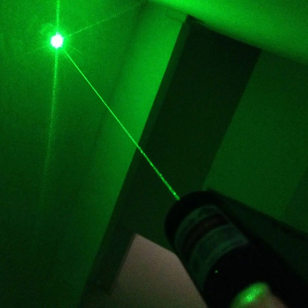 
Rechargeable Green Laser Light High Power Aluminum 50mw 532nm Strong Laser Pointer with 18650 Battery 