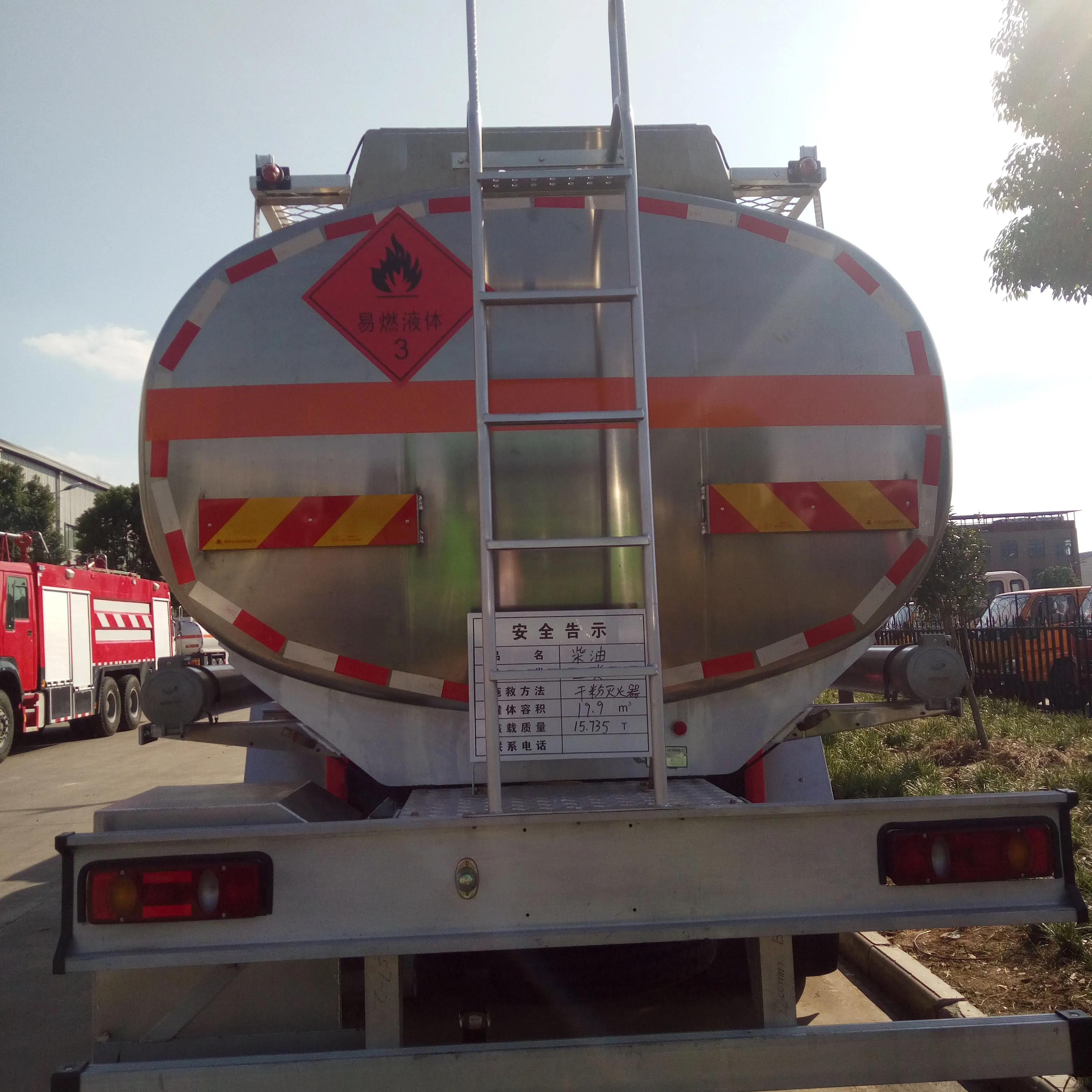 
China capacity 5000 liters fuel tanker truck used fuel tanker truck used oil tanker truck 