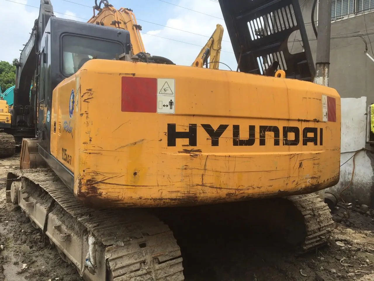 Экскаватор hyundai 225