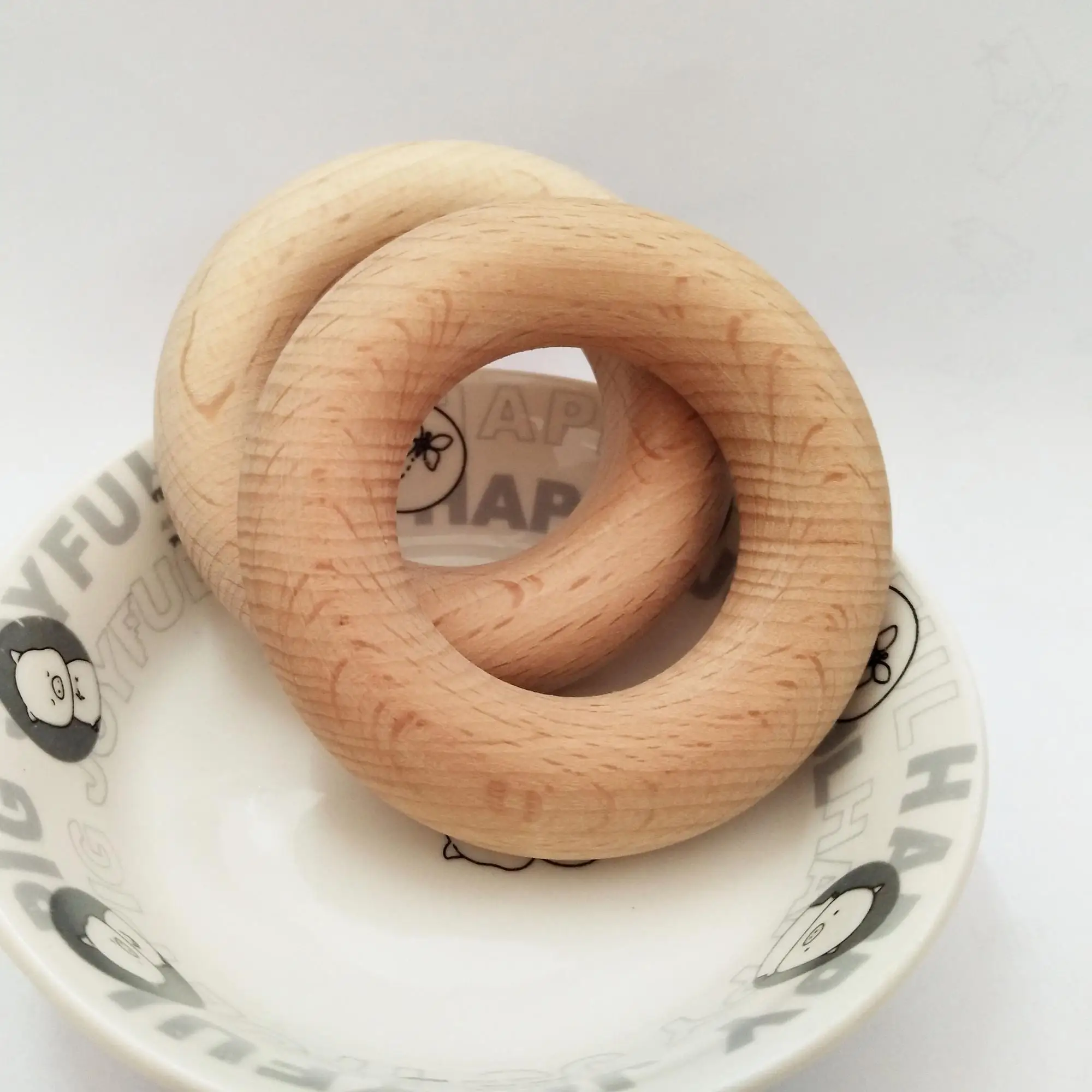 65mm Wood Rings For Baby Toys 6.5cm Smooth Wooden Rings Customized Baby