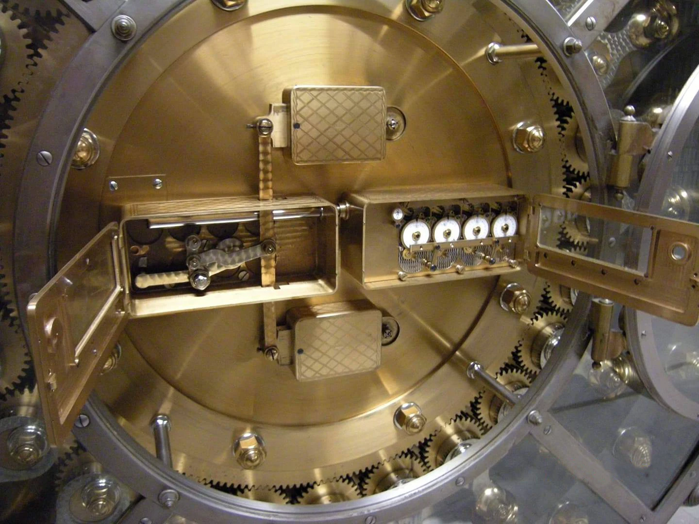 银行重型高安全性圆门 - buy 圆形金库门,保险库门,银行的保险库门