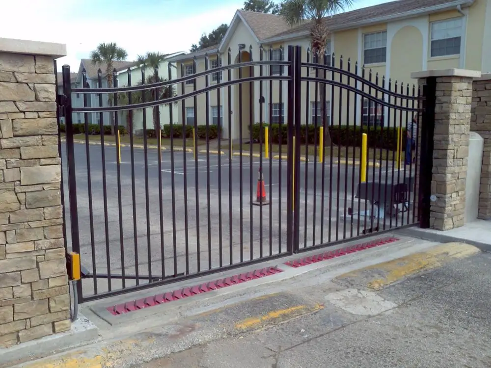 Alibaba Best seller cheap used wrought iron gates/wrought iron fence/steel fance(factorary)