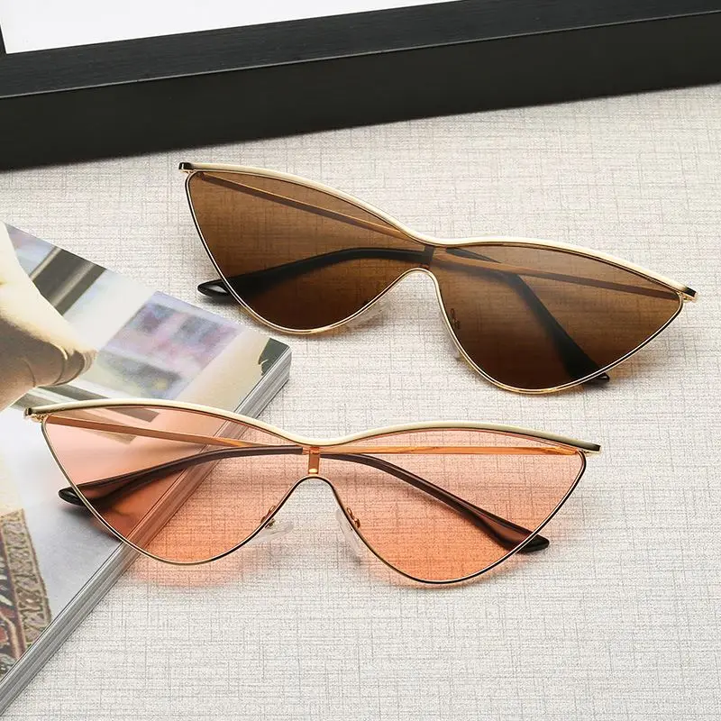 

New Cat Eye Sexy Luxury Street Filming Women Sunglasses Gold Red Clear UV400 Brand Designer Fashion Eye Wear