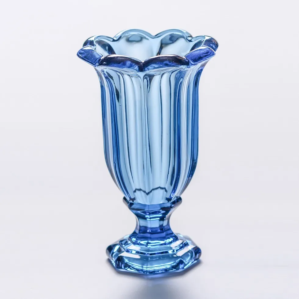 定制现代优雅的花形蓝色高大的玻璃花瓶玻璃容器与桌子的核心和装饰的