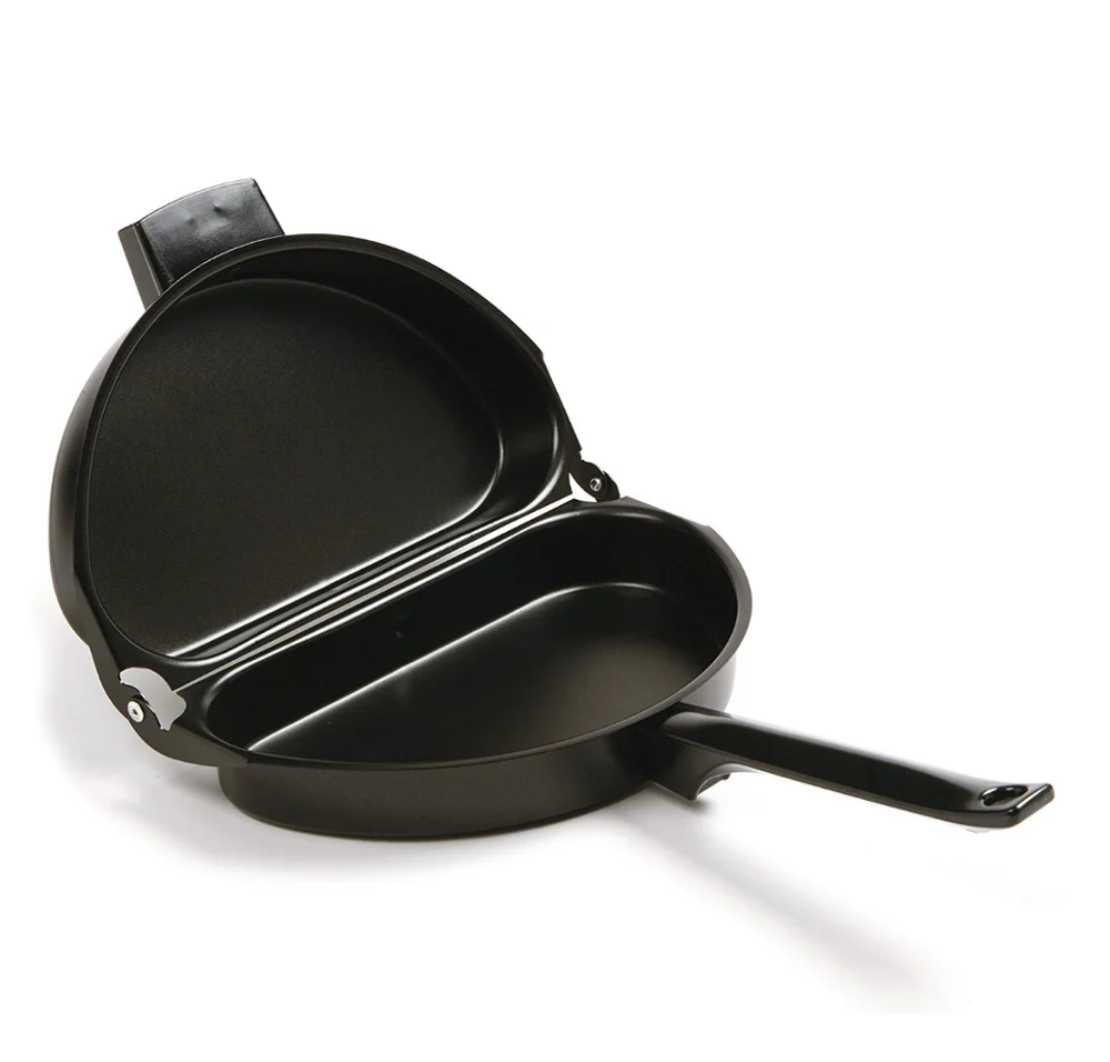 

Specialty Cookware Omelette Pan in black, Available)