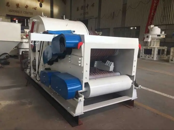 Malaysia Forestry Use Mobile Wood Chipper Wood Logs Shredder Machine