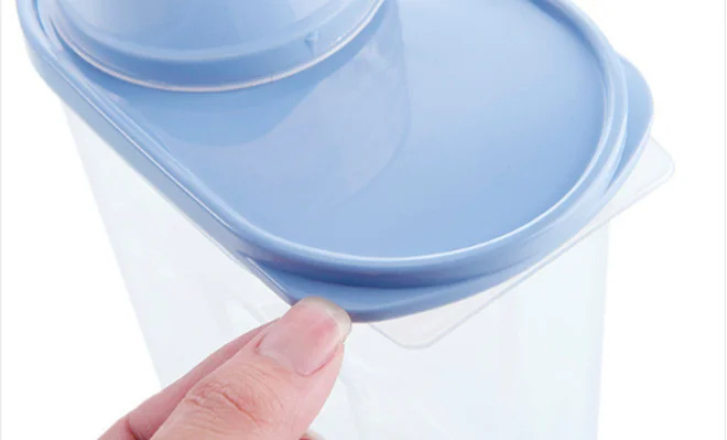 2.5L 84oz Wholesale plastic Food storage BPA FREE Cereal Rice kitchen containers with Pour Spout Jug