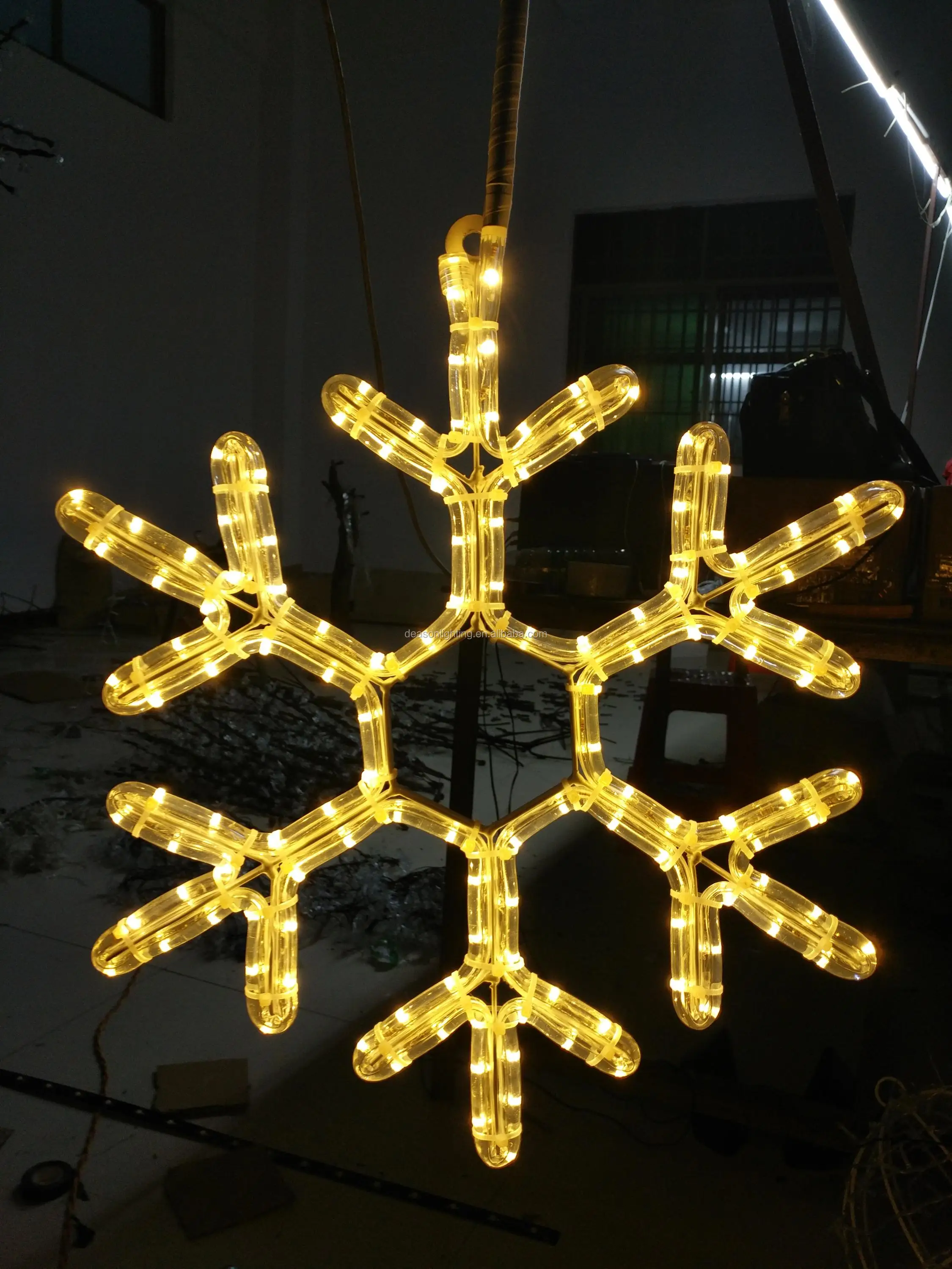 magical falling white snowflakes christmas light projector magical falling white snowflakes christmas light projector