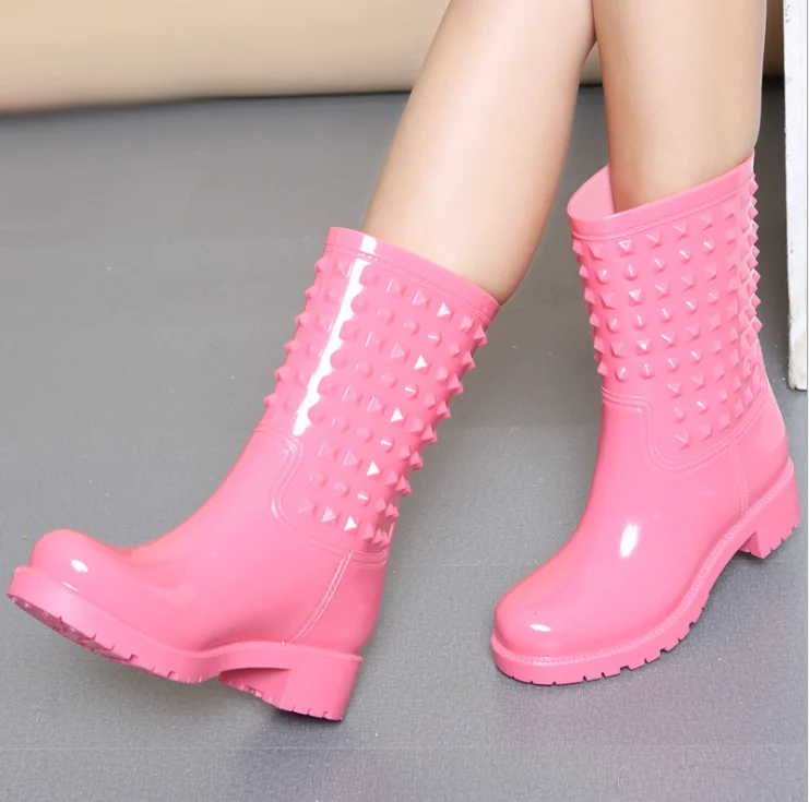 

Fashion PVC Rivet Rain Boots Gumboots Shoe for woman, Yellow,black,blue,pink
