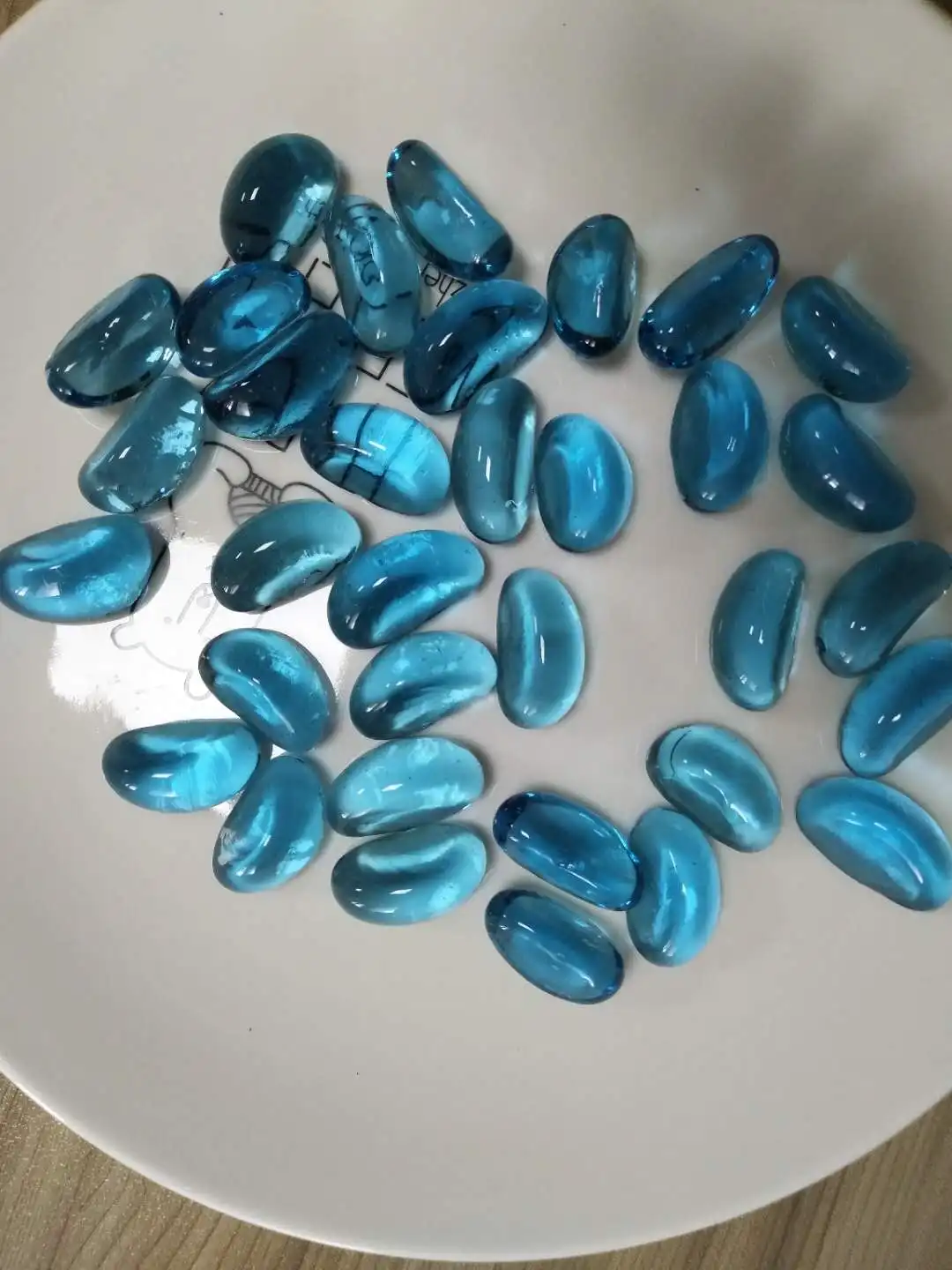 腰果形状海洋玻璃鹅卵石为鱼缸玻璃填料