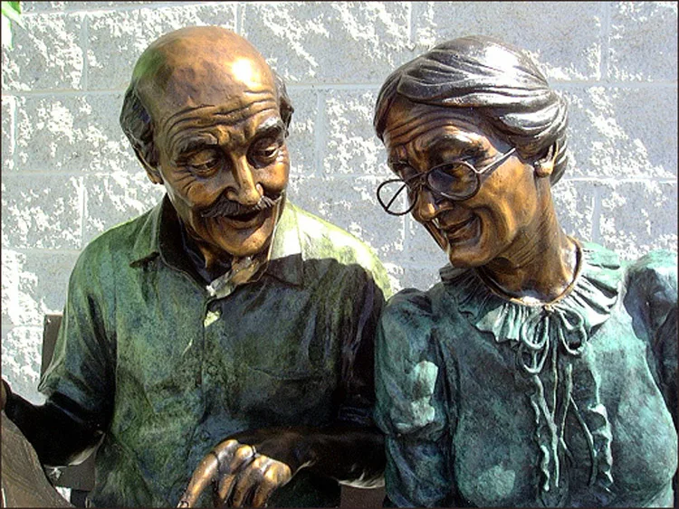 Outdoor Garden Decoration Bronze Old Man And Woman Couple Statue - Buy ...