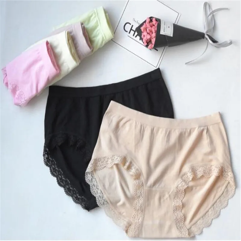 Young Lady Brief Soft Pure Cotton Underwear with Laces