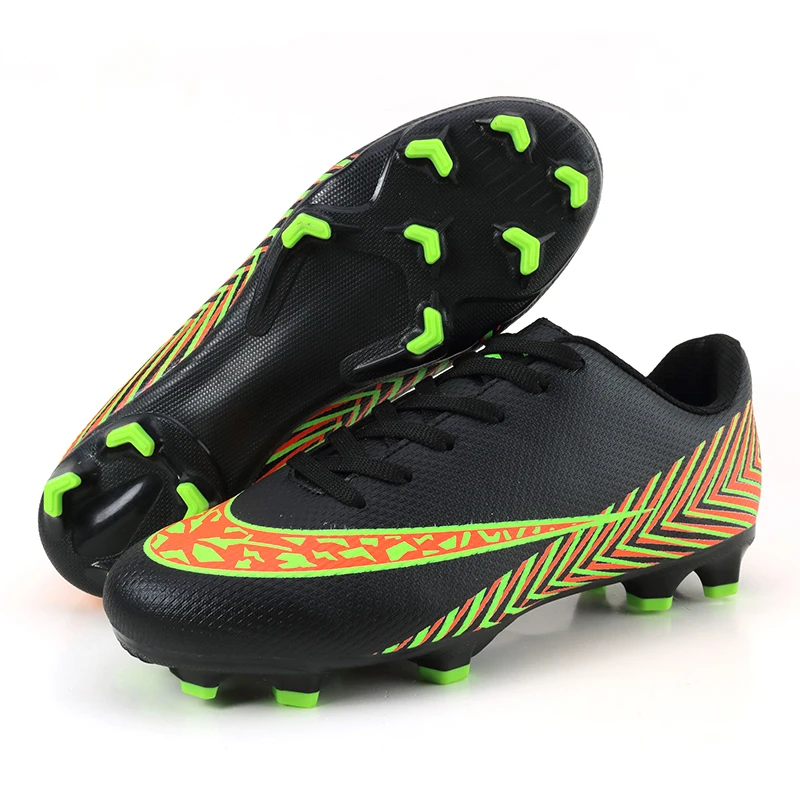 HOT 2019 New arrival men cheap outdoor and  indoor soccer shoes football shoes in retail